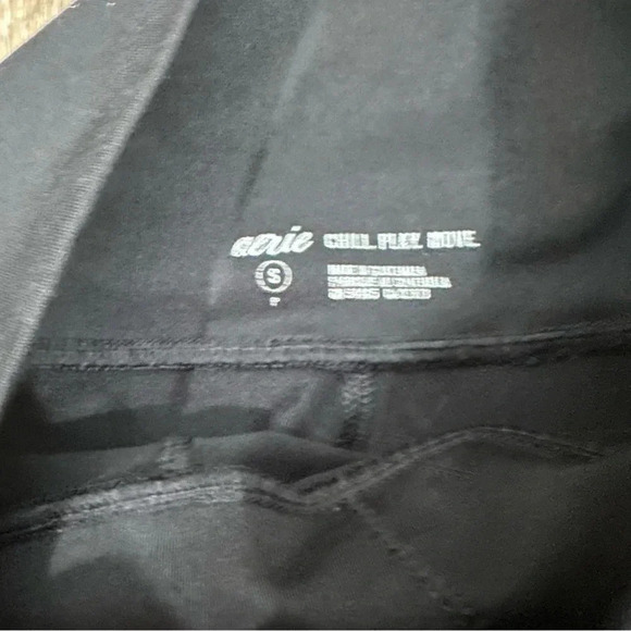 Aerie Black Chill. Play. Move High-Waisted Workout Leggings Size S GUC - Picture 4 of 7